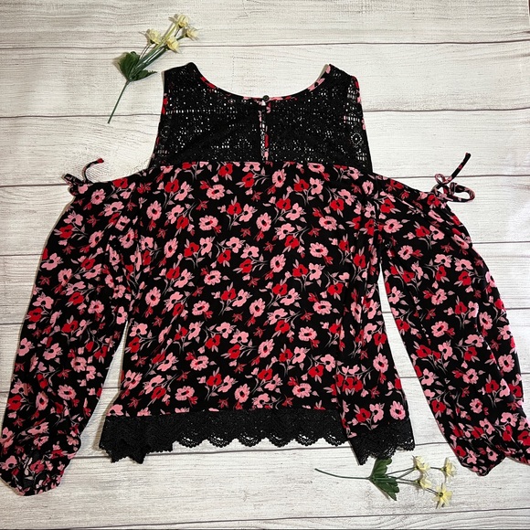 EXPRESS Lace Yoke Cold Shoulder Blouse - Picture 12 of 16